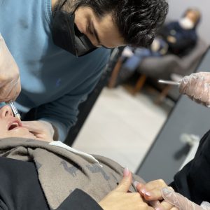 دکتر محسن لطفی یار ژل لب سقز